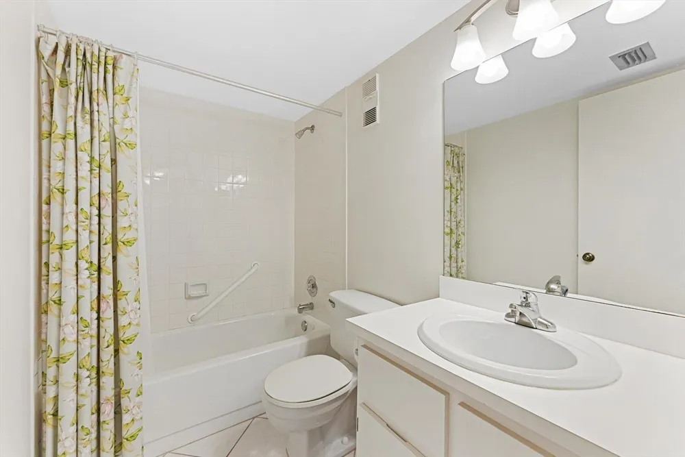 2112 S CYPRESS BEND DRIVE #607 Pompano Beach, FL 33069