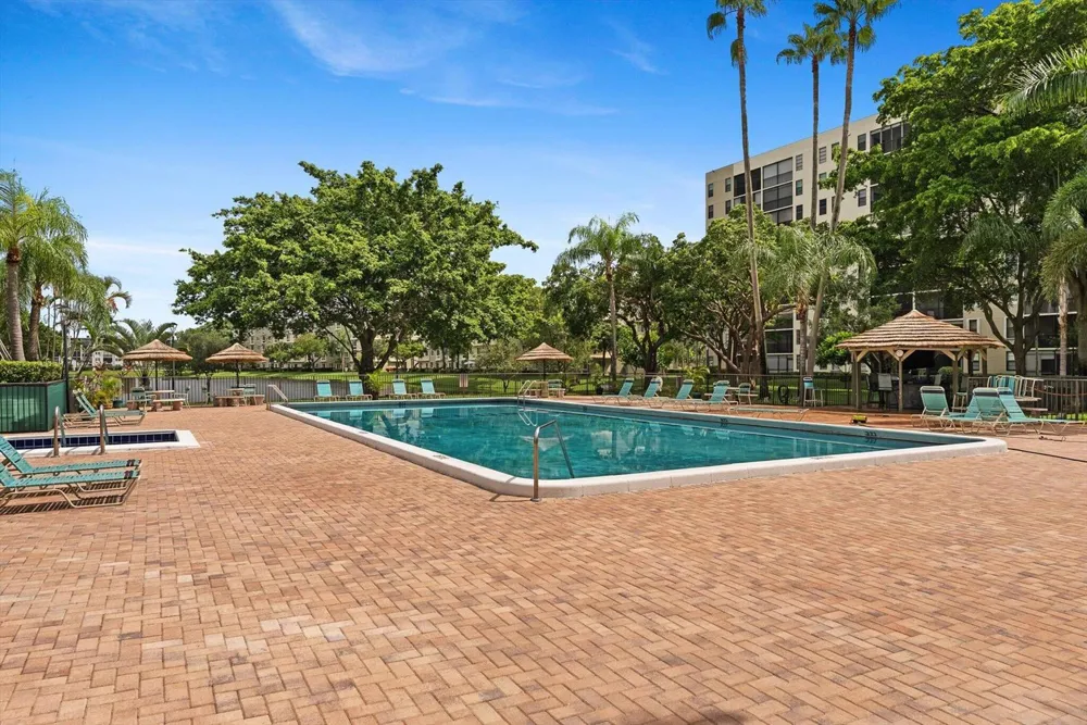 2112 S CYPRESS BEND DRIVE #607 Pompano Beach, FL 33069