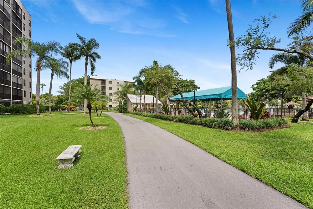 2112 S CYPRESS BEND DRIVE #607 Pompano Beach, FL 33069