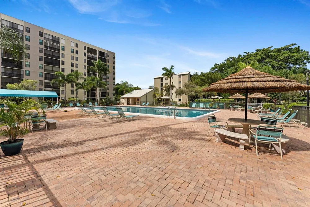 2112 S CYPRESS BEND DRIVE #607 Pompano Beach, FL 33069