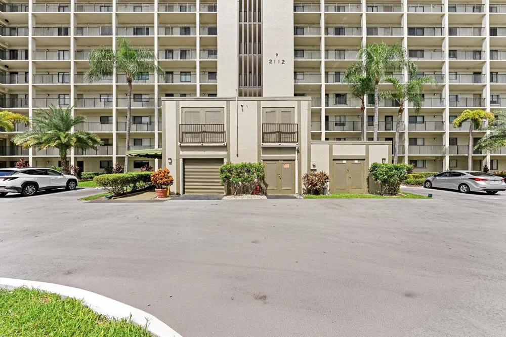 2112 S CYPRESS BEND DRIVE #607 Pompano Beach, FL 33069