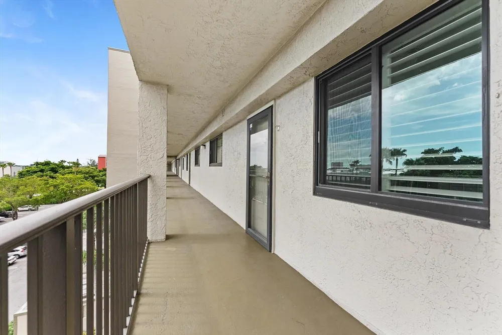 2112 S CYPRESS BEND DRIVE #607 Pompano Beach, FL 33069