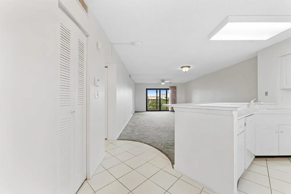 2112 S CYPRESS BEND DRIVE #607 Pompano Beach, FL 33069