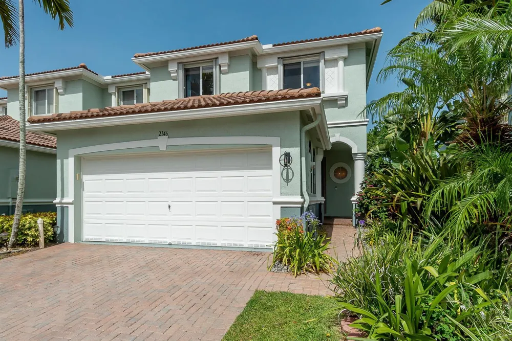 2146 OAKMONT DRIVE Riviera Beach, FL 33404