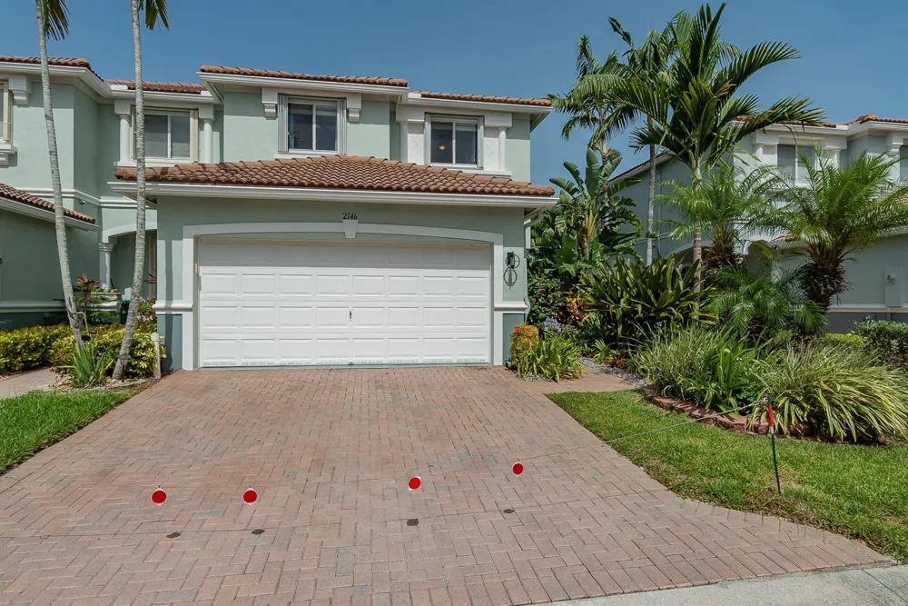 2146 OAKMONT DRIVE Riviera Beach, FL 33404