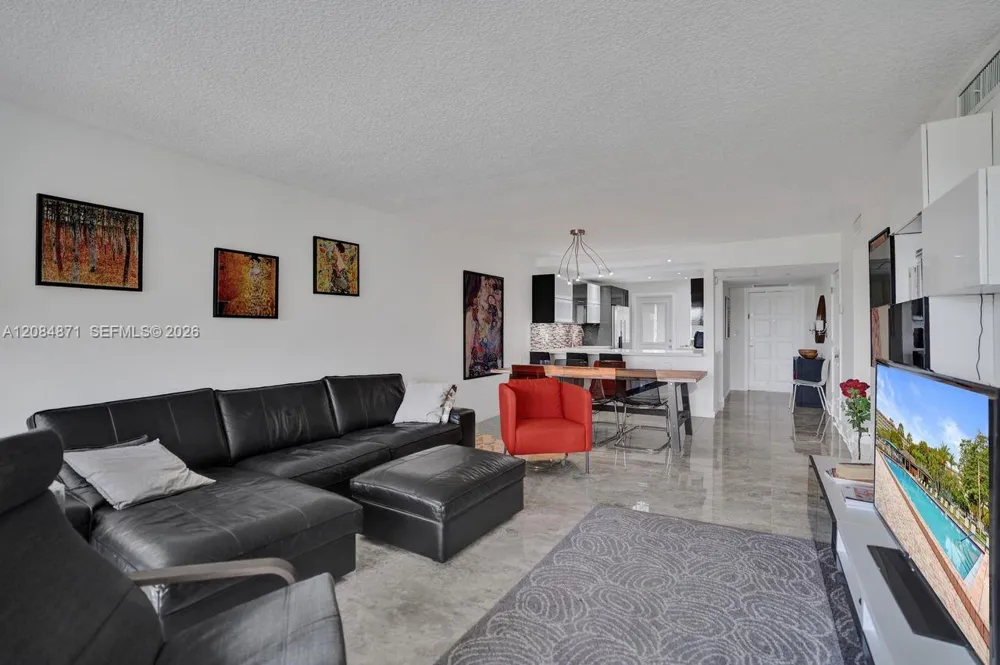 2681 S Course Dr #204 Pompano Beach, FL 33069