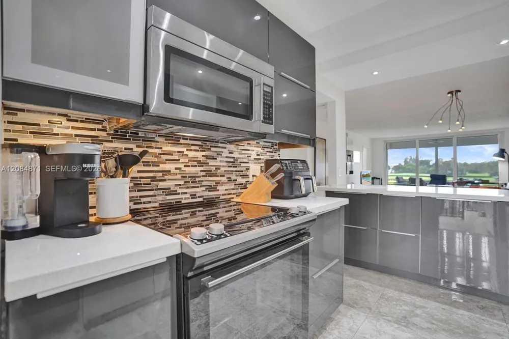 2681 S Course Dr #204 Pompano Beach, FL 33069