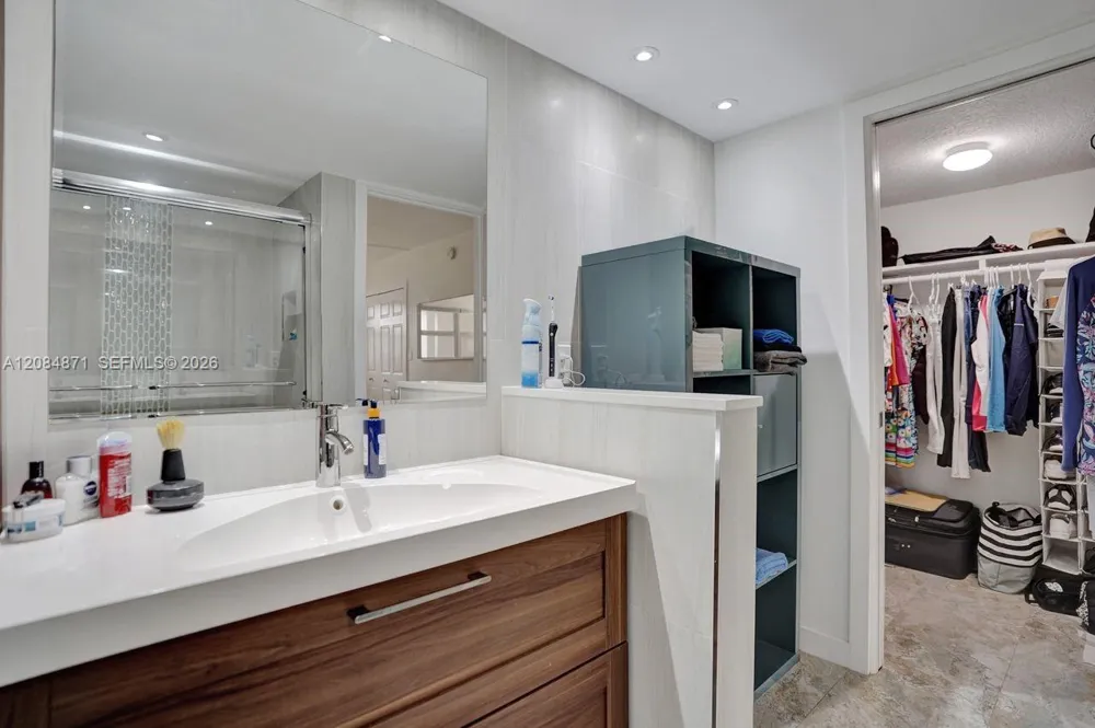 2681 S Course Dr #204 Pompano Beach, FL 33069