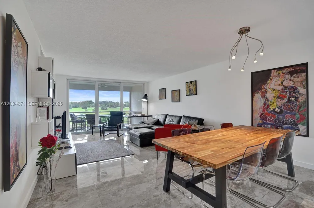 2681 S Course Dr #204 Pompano Beach, FL 33069