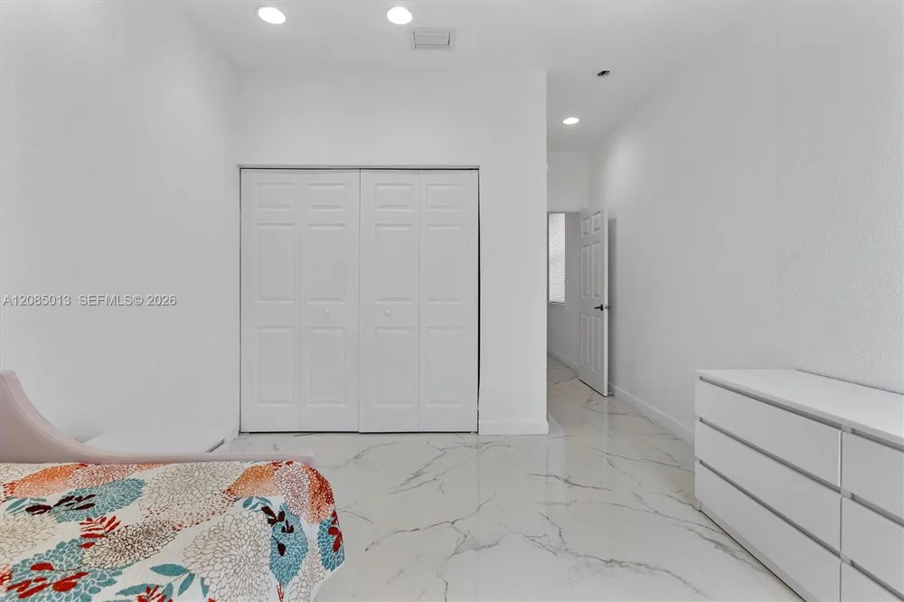 1382 Harbor Vw W #0 Hollywood, FL 33019