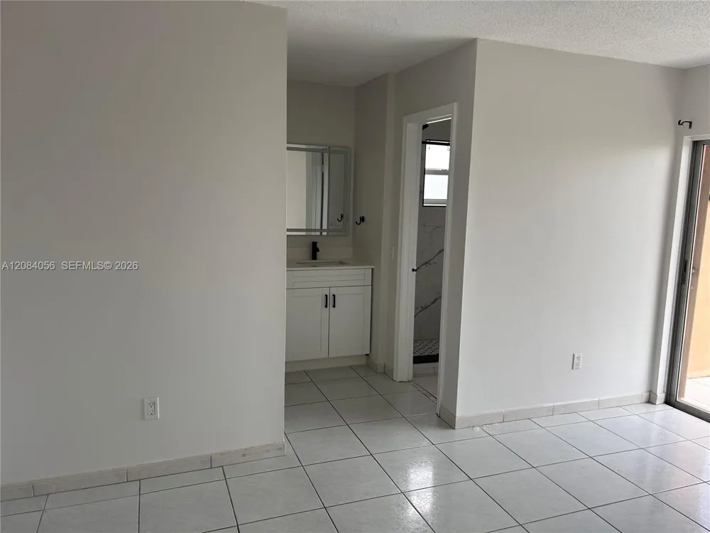 460 E 23rd St #410 Hialeah, FL 33013