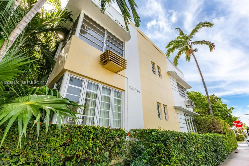 742 10th St #209 Miami Beach, FL 33139