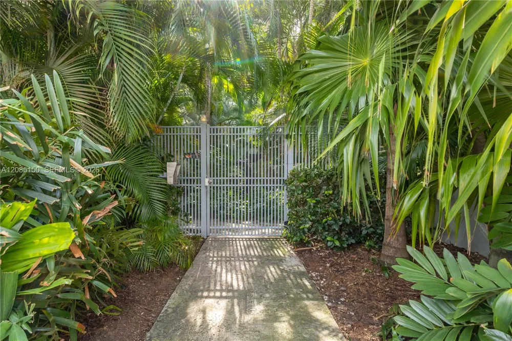 742 10th St #209 Miami Beach, FL 33139