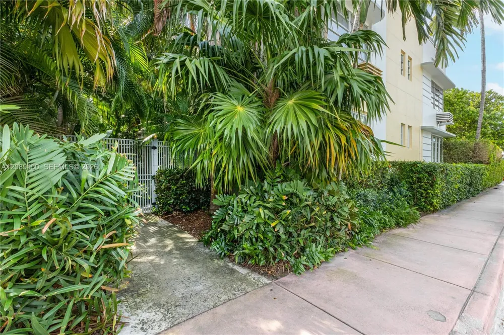 742 10th St #209 Miami Beach, FL 33139