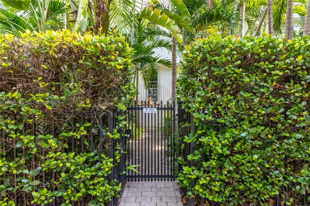 742 10th St #209 Miami Beach, FL 33139