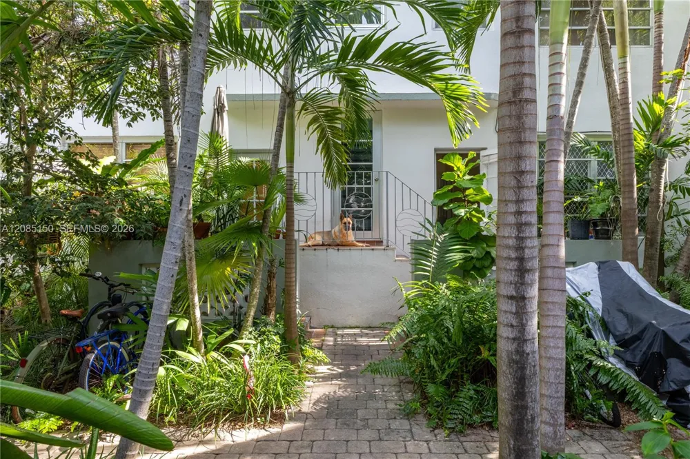 742 10th St #209 Miami Beach, FL 33139