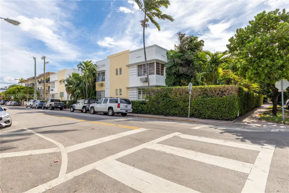 742 10th St #209 Miami Beach, FL 33139