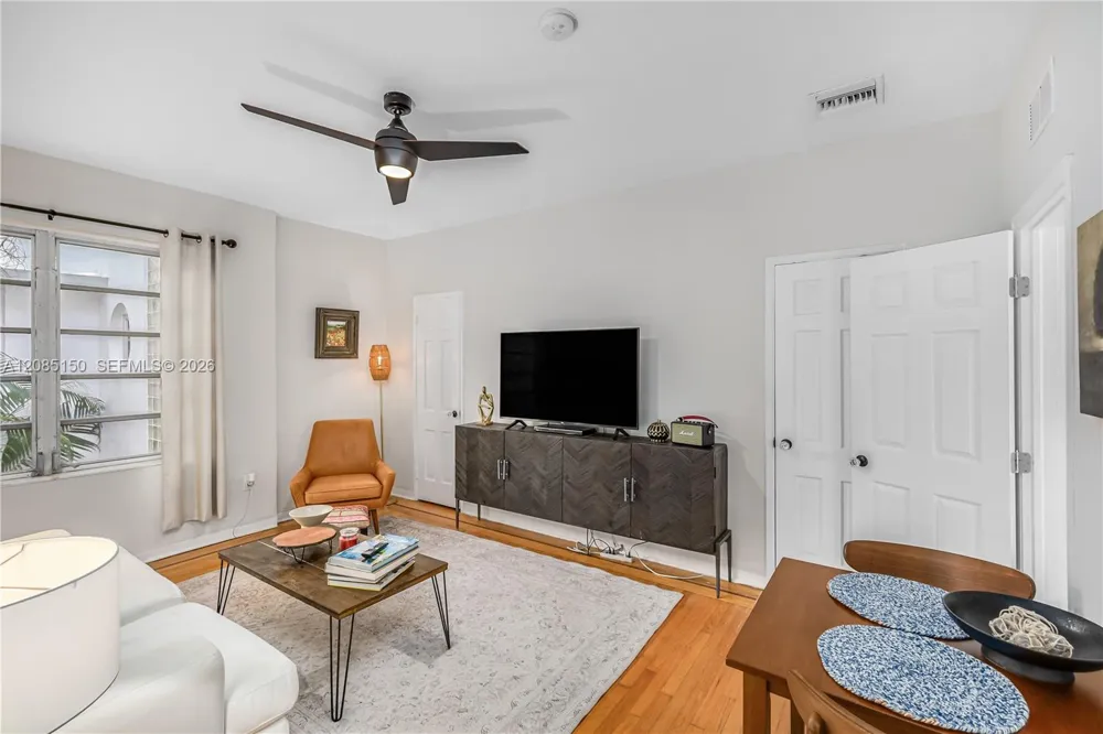 742 10th St #209 Miami Beach, FL 33139