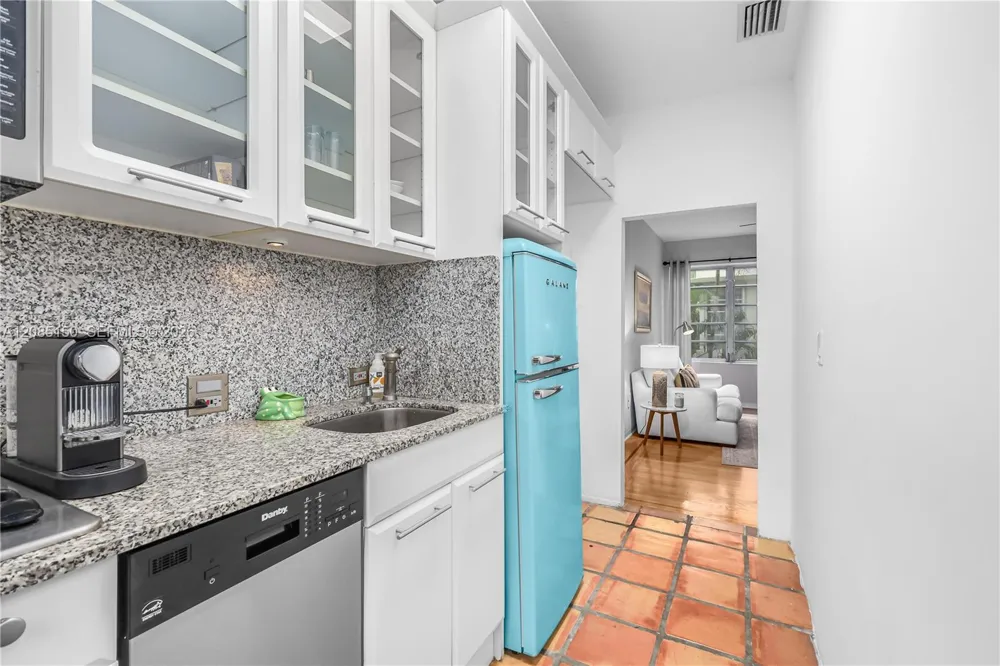 742 10th St #209 Miami Beach, FL 33139