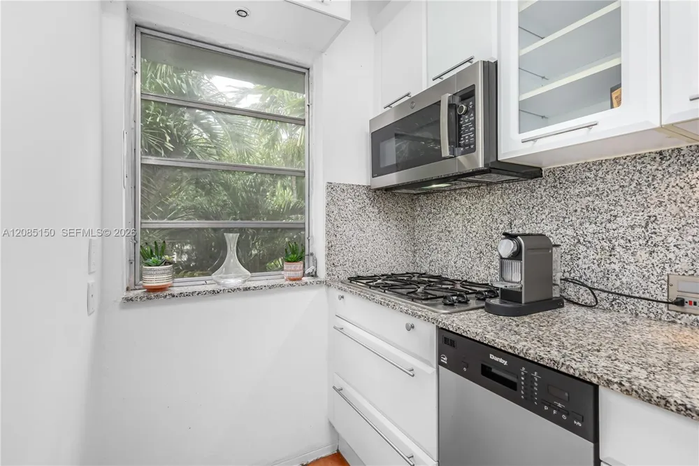 742 10th St #209 Miami Beach, FL 33139