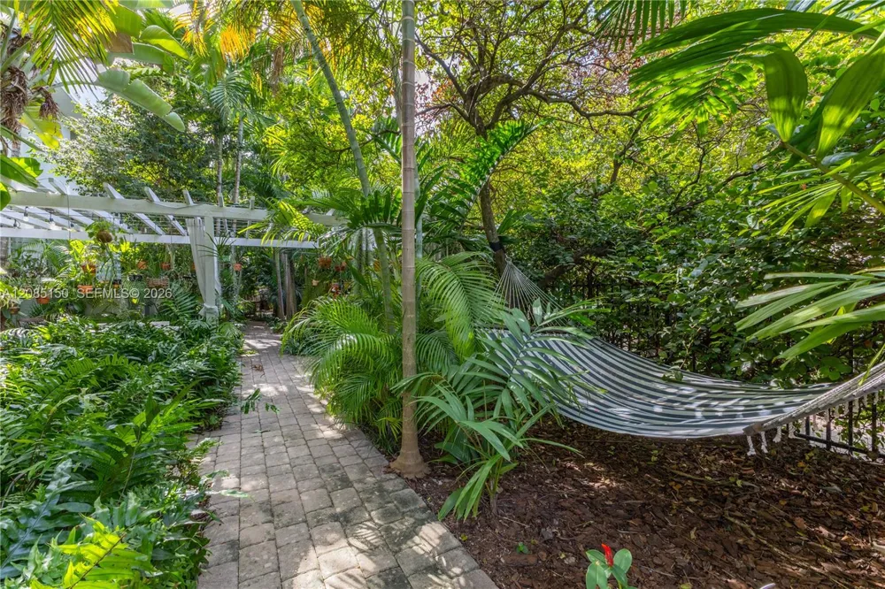 742 10th St #209 Miami Beach, FL 33139