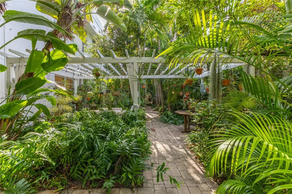 742 10th St #209 Miami Beach, FL 33139