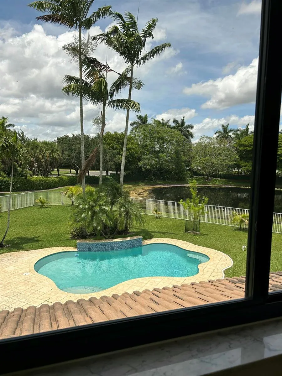 1094 BLUEWOOD TERRACE Weston, FL 33327