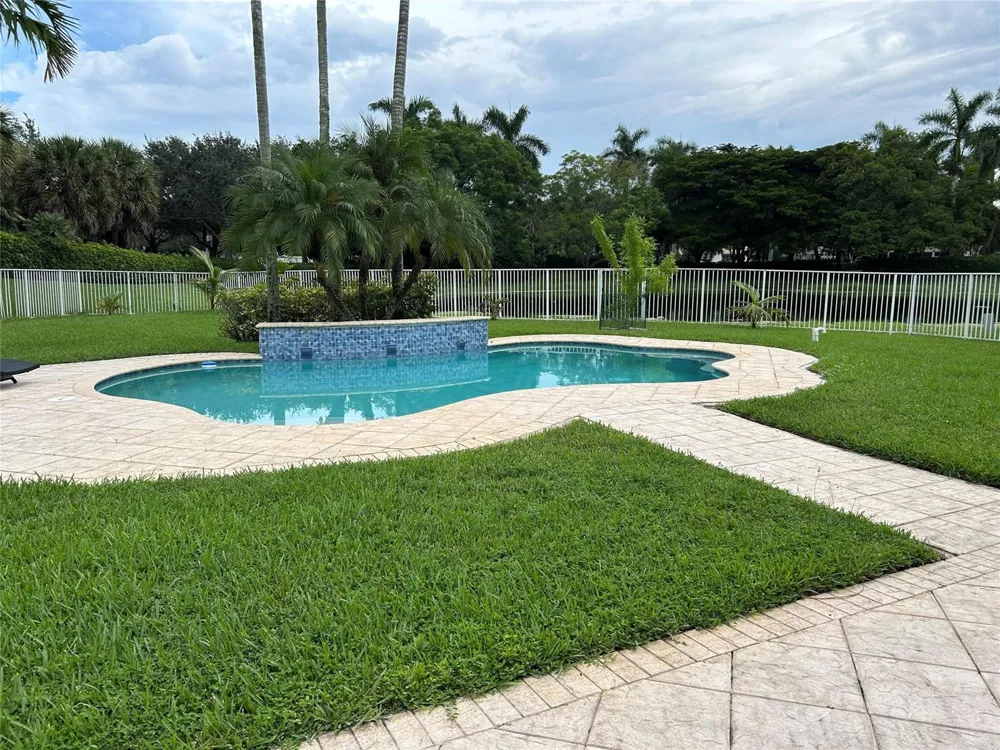 1094 BLUEWOOD TERRACE Weston, FL 33327