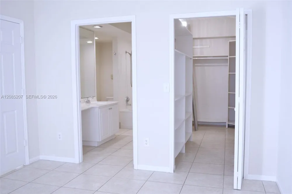 3225 NE 184th St #10103 Aventura, FL 33160