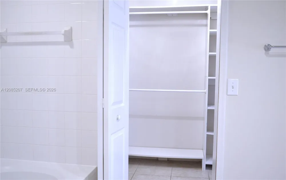 3225 NE 184th St #10103 Aventura, FL 33160