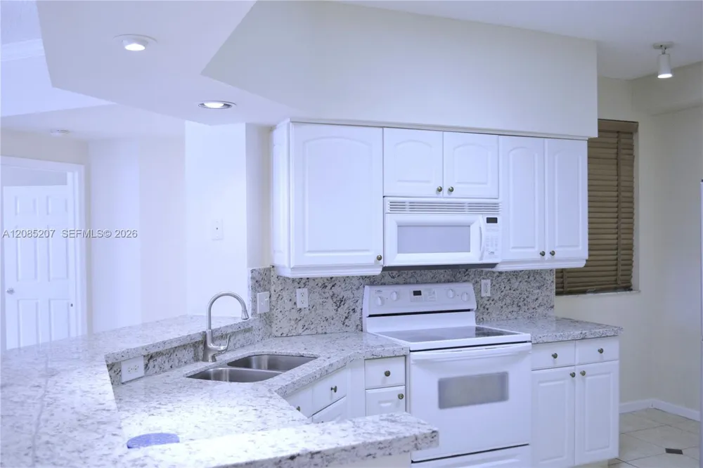 3225 NE 184th St #10103 Aventura, FL 33160