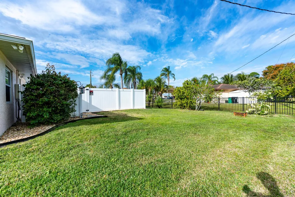 601 SE KARRIGAN TERRACE Port St. Lucie, FL 34983