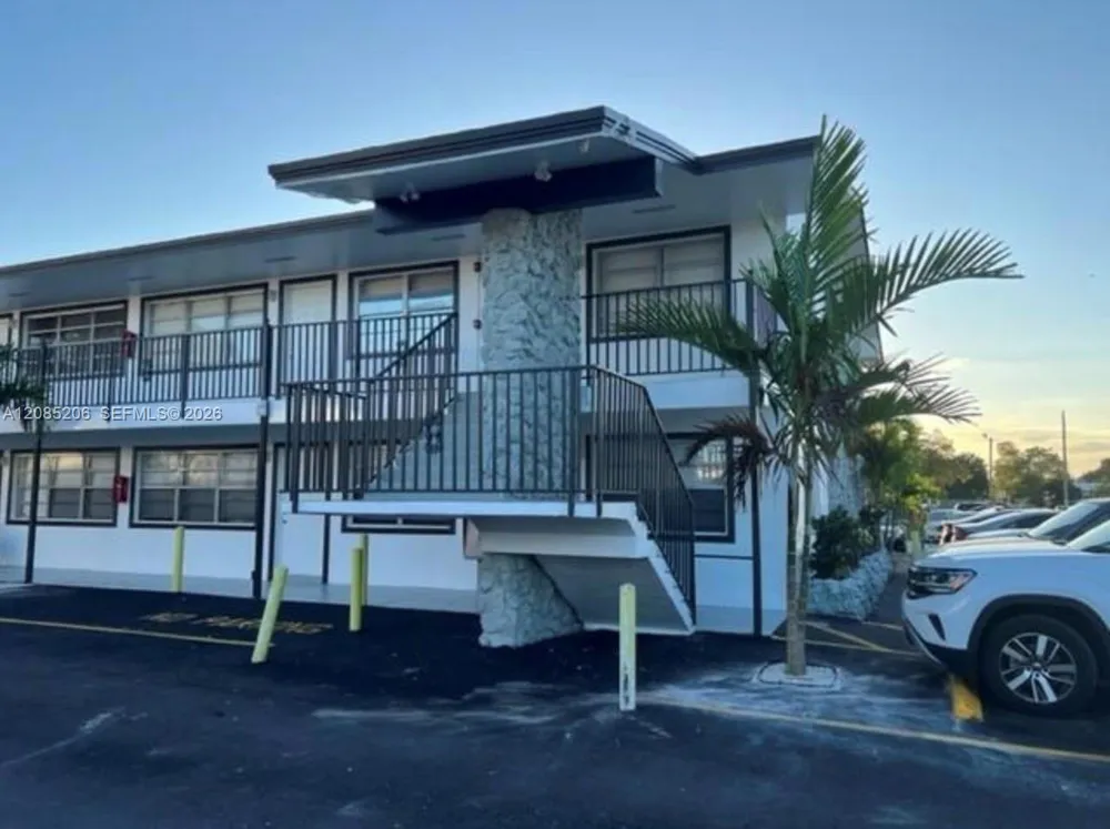 2300 Madison St #107 Hollywood, FL 33020