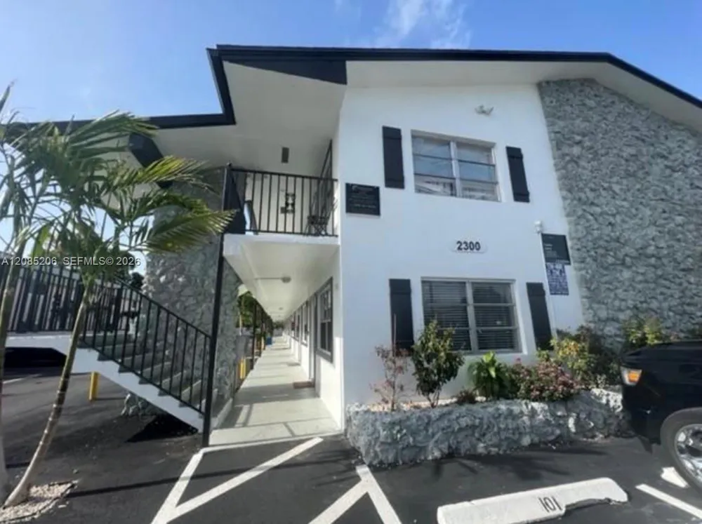 2300 Madison St #107 Hollywood, FL 33020