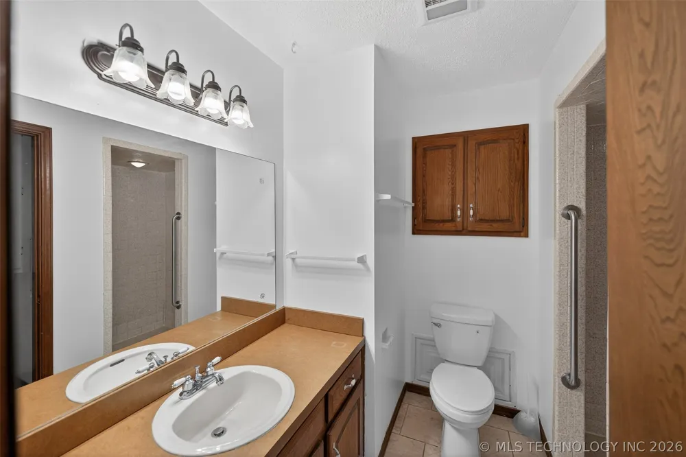 1408 S Veyda Street Pryor, OK 74361