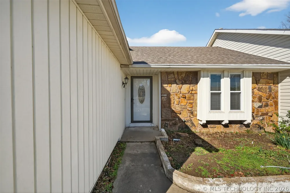 1408 S Veyda Street Pryor, OK 74361