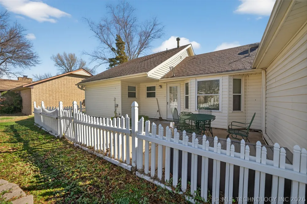 1408 S Veyda Street Pryor, OK 74361