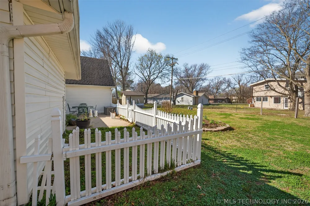 1408 S Veyda Street Pryor, OK 74361