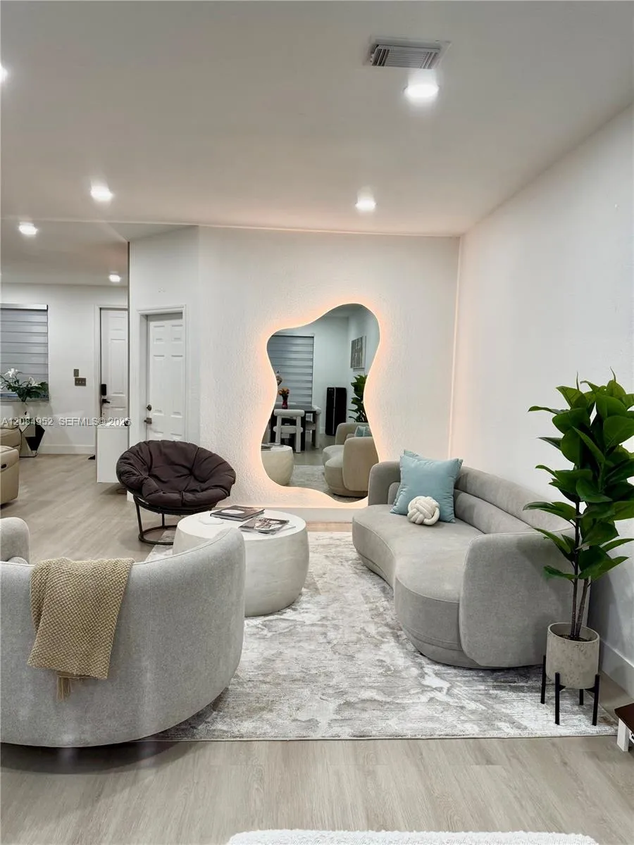7796 NW 114th Pl Doral, FL 33178