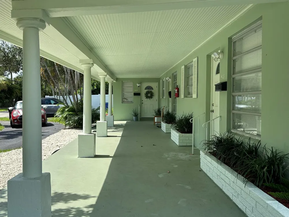 425 SW 18TH AVENUE Fort Lauderdale, FL 33312