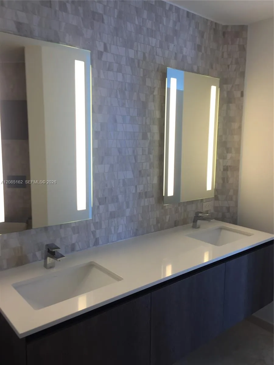 68 SE 6th St #2202 Miami, FL 33131