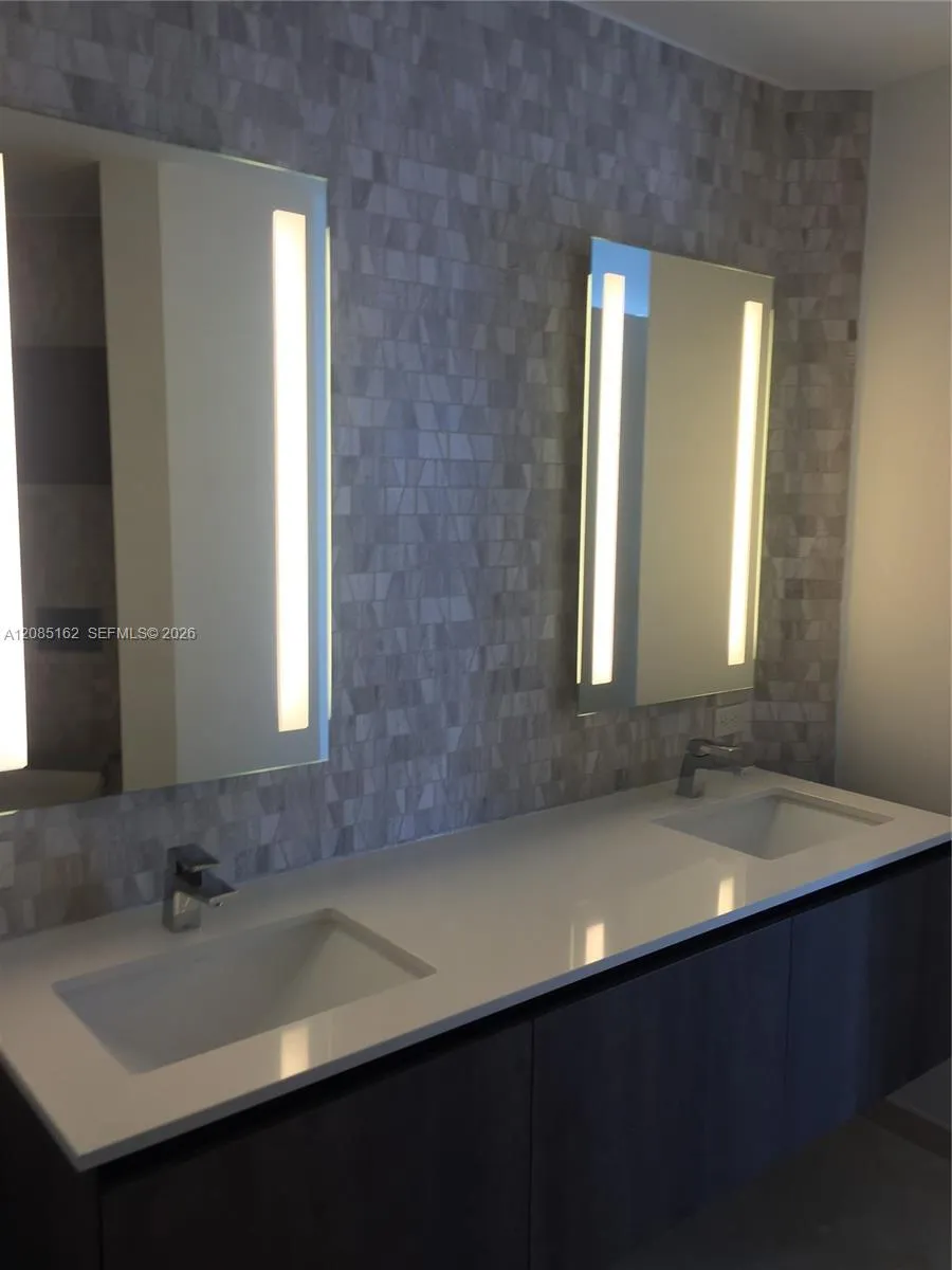 68 SE 6th St #2202 Miami, FL 33131