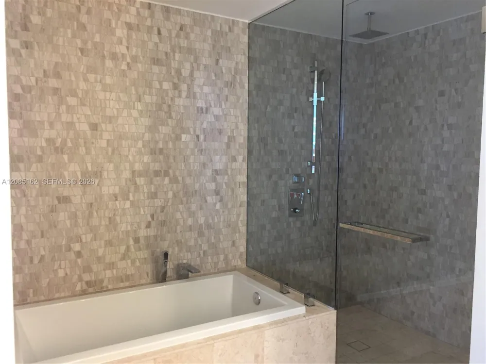68 SE 6th St #2202 Miami, FL 33131