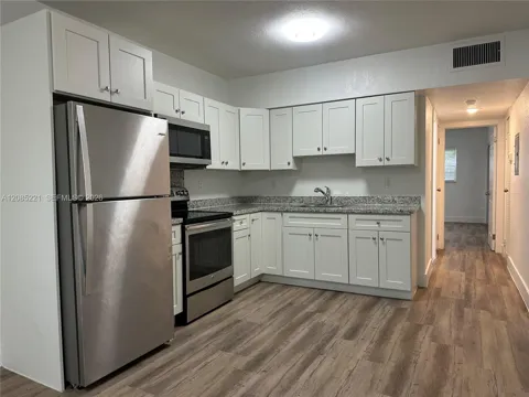1928 Jefferson St #4