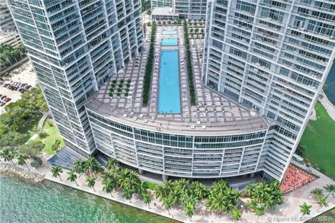 465 BRICKELL AVENUE #1806