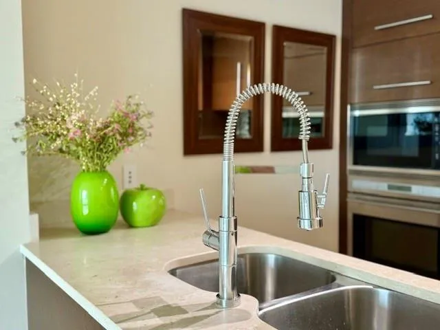 465 BRICKELL AVENUE #1806 Miami, FL 33131