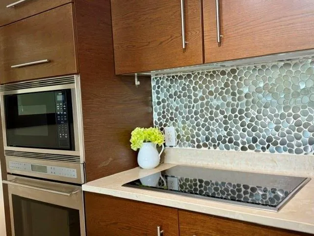 465 BRICKELL AVENUE #1806 Miami, FL 33131