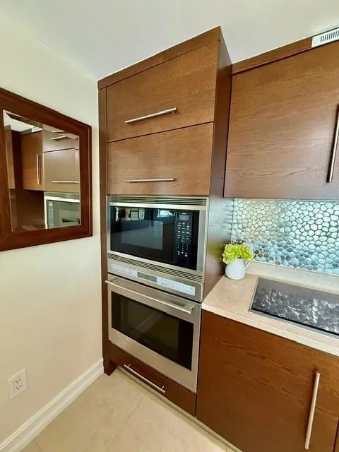 465 BRICKELL AVENUE #1806 Miami, FL 33131