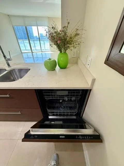 465 BRICKELL AVENUE #1806 Miami, FL 33131