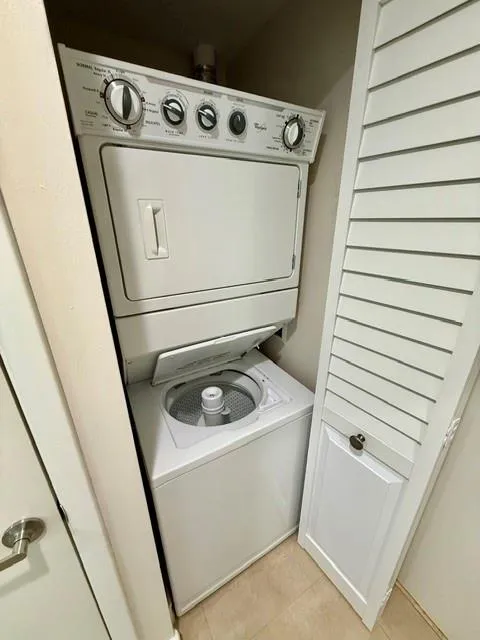 465 BRICKELL AVENUE #1806 Miami, FL 33131